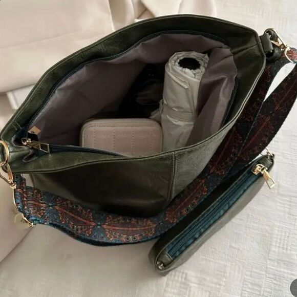 Green Bohemian Purse Bag with Matching Wristlet - Picture 3 of 3